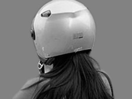 दिल्‍ली: हेलमेट से महिलाओं को क्यों मिले छूट