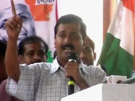 केजरीवाल अन्ना के नाम पर राजनीतिक कर रहे हैं: कांग्रेस