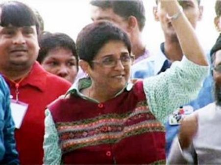 पूर्व चीफ जस्टिस वर्मा ने बोला किरण बेदी पर हमला