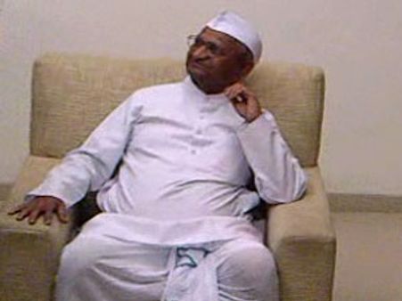 गुप्त एजेंड़े पर काम कर रही है टीम अन्ना की कोर कमेटी