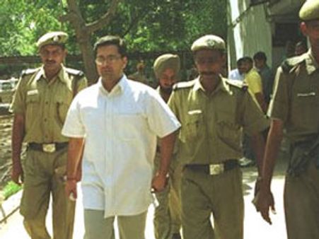 जेसिका के हत्यारे मनु शर्मा को पैरोल मिलना उचित है!