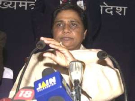 विदेशी रिटेल कंपनियों को यूपी में घुसने नहीं दूंगी: मायावती