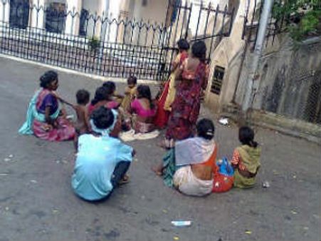 भूखे के पेट को सहलायेगा या लात मारेगा खाद्य सुरक्षा बिल