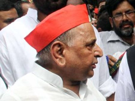 'ऐसा कोई सगा नहीं, जिसे मुलायम ने ठगा नहीं'