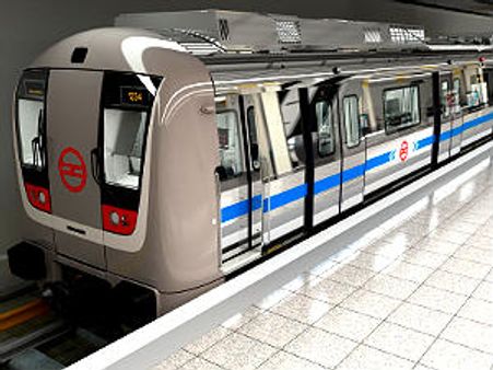 दिल्ली मैट्रो में महिला के साथ छेड़खानी, जमकर हुआ हंगामा
