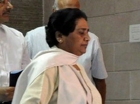 मायावती के करीबी शराब व्यवसायी पौंटी चड्ढा के ठिकानों पर छापा