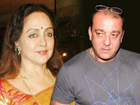 नवाबों के शहर वोट मांगने पहुंचे हेमा-संजय