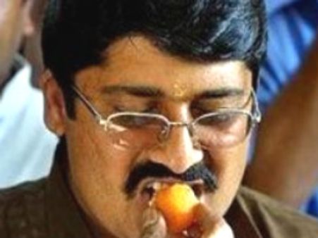 तो क्या 19 साल में विधायक बन गये थे राजा भैया?