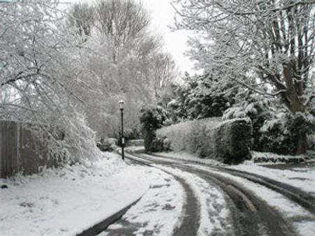 तपति गर्मी में भी हिमालय पर जमी है बर्फ