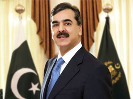 बाल-बाल बचे पाक पीएम गिलानी, विमान की इमरजेंसी लैंडिंग