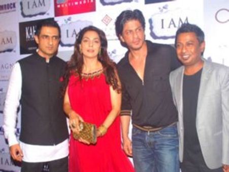 सेलीब्रिटीज़ के साथ खिंचवाई फोटो को घर में कहां लगायें?