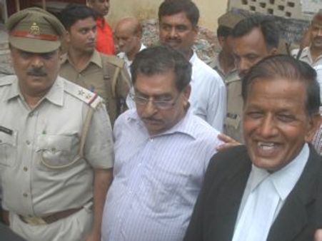 सीएमओ हत्‍याकांड- सच उगलने से पहले सल्‍फास खा जाते डा. शुक्‍ला