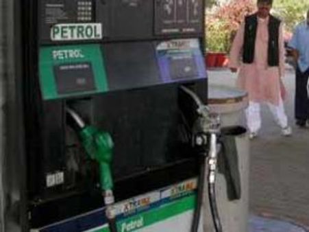 सोमवार से दिल्ली में सस्ता हो जाएगा पेट्रोल