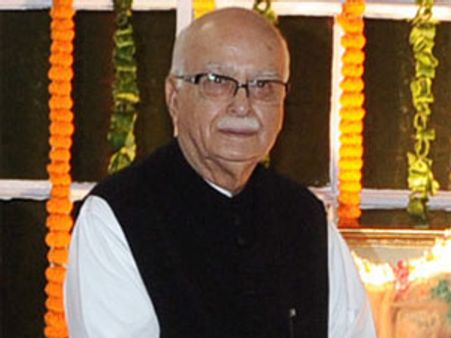 आडवाणी ने भाजपा के साथ गड़करी पर साधा निशाना