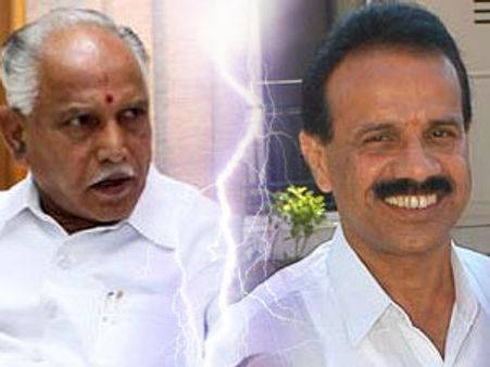 कर्नाटक में भाजपा सरकार पर संकट, 10 मंत्रियों ने दिया इस्‍तीफा