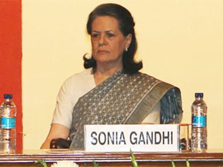 अरे ये क्‍या! बीजेपी मंत्री ने सोनिया को कहा बड़े दिल वाली लेडी