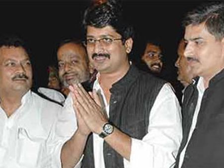 अखिलेश की मर्जी के खिलाफ मंत्री बने राजा भैया