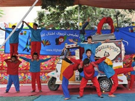 युद्ध प्रभावित अफगानिस्तान के बच्चों का आत्मविश्वास जगाता है 'रिक्शा सर्कस'