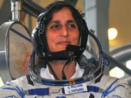 अंतरराष्ट्रीय अंतरिक्ष केंद्र में पहुंची सुनीता विलियम्स