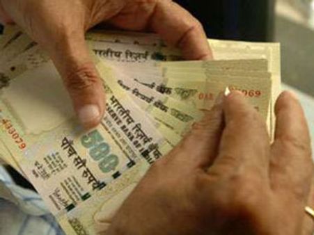 करोड़पति जितेन्द्र कर रहे मनरेगा में मजदूरी