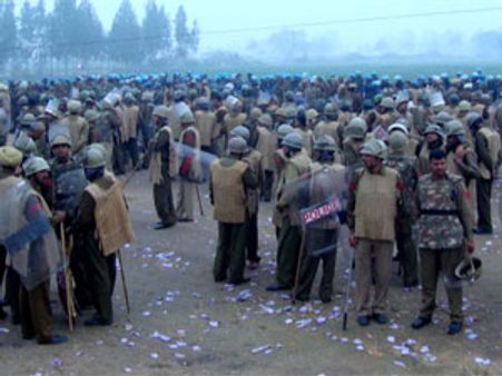 नये हिस्‍सों में फैली असम दंगे की आग, 41 की मौत