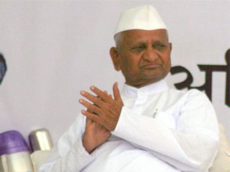 अन्ना अनशन पर, कहा मरते दम तक जारी रहेगी जंग