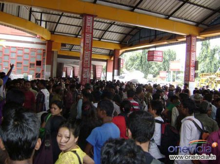 हमले का खौफ बरकरार, नहीं रूक रहा पूर्वोत्‍तर के लोगों का पलायन