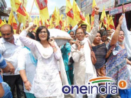 महिलाओं ने निकाली गोपाल कांडा की शवयात्रा