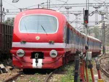 शताब्दी ट्रेन में सफर के साथ लें अब शॉपिंग का मजा