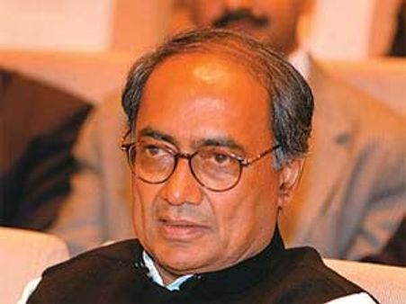 केजरीवाल इतने बड़े इंसान तो नहीं हैं जो पीएम और सोनिया जवाब दें: दिग्विजय