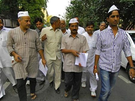 खुर्शीद के विदेश मंत्रालय पर विश्वास की चुटकी