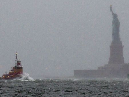 सैंडी के कारण अमेरिका में आपात स्थिति घोषित