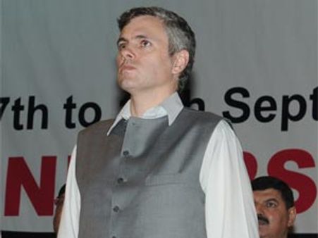 देश विरोधियों के गीत को सुर दे रहे उमर अब्दुल्ला