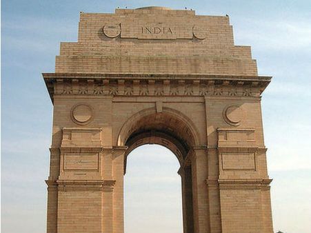 राष्ट्रीय युद्द स्मारक के लेकर भिड़े एंटनी-शीला