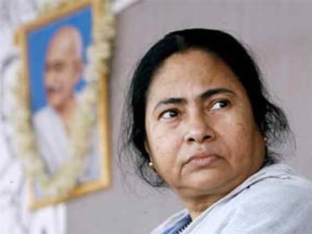 गुजरात के विकास से जलती हैं ममता