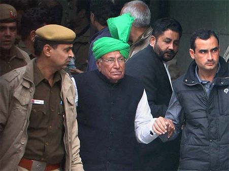 पुराने कालाबजारी हैं चौटाला, किया करते थे घडि़यों की स्‍मगलिंग!
