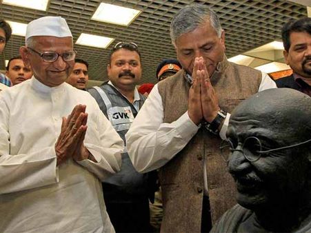 महात्मा गांधी से ज्यादा भरोसेमंद हैं अन्ना: सर्वे
