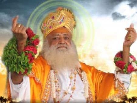 आसाराम बापू पर फिर गहराया विवाद, कार्यक्रम के दौरान भक्त की मौत