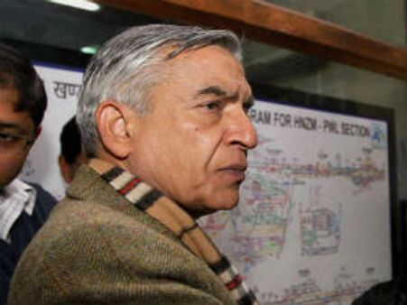 भगदड़ से परेशान रेलमंत्री पवन बंसल के लिये सिर्फ तीन सवाल