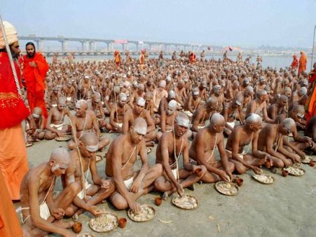 खुद का पिंड दान कर नागा साधु बने 2000 संन्‍यासी