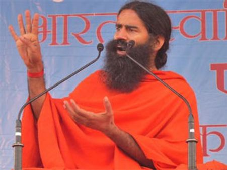 विदेशी बहू ने देश को बर्बाद कर दिया: बाबा रामदेव