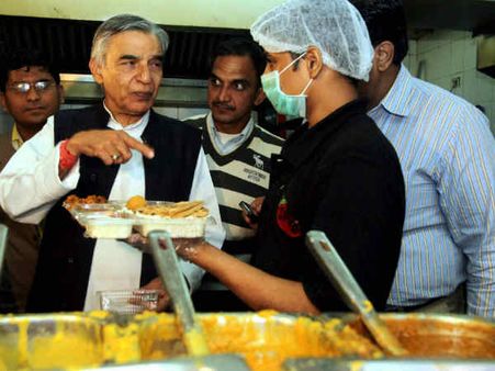 रेल बजट: किराया नहीं बढ़ा, सुविधाओं पर जोर