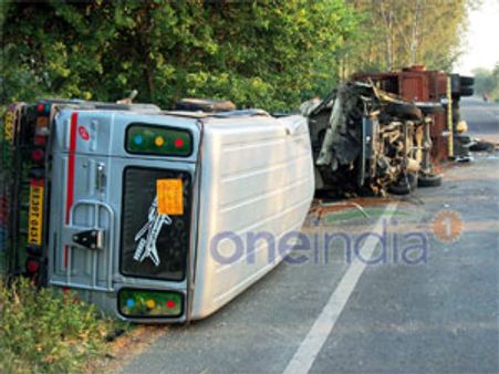 जालंधर में मातम, स्‍कूल बस और ट्रक की भिड़ंत में 11 बच्‍चों की मौत