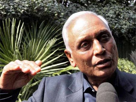 हेलीकॉप्‍टर डील: पूर्व वायुसेना अध्‍यक्ष त्‍यागी के खिलाफ केस दर्ज