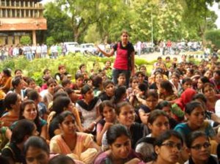 स्‍कर्ट पहनने से लेकर चाउमिन खाने तक पर पाबंदी