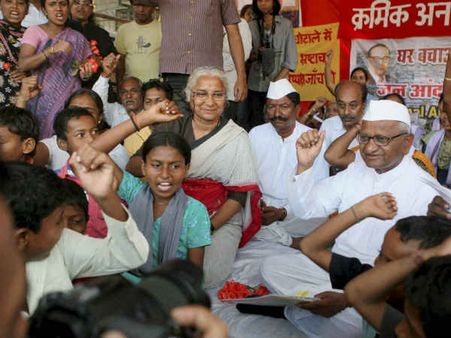 नौ दिन बाद मेधा पाटकर ने खत्‍म किया अनशन