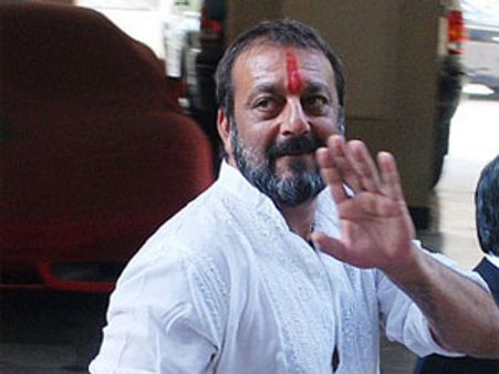 संजय ने कोर्ट से छह महीने की मोहलत मांगी