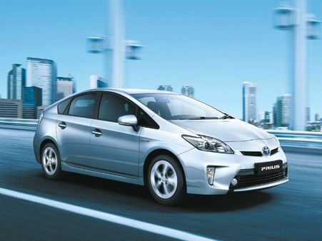 टोयोटा भारत में पेश करेगा नई हाइब्रिड कारें