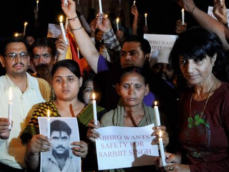 इलाज के लिए सरबजीत को विदेश भेजने की तैयारी, पाक सरकार ने बनाई पैनल