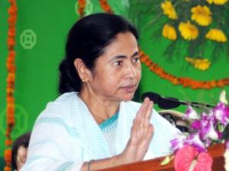 ममता ने केन्द्र को दी चुनौती, हिम्मत है तो छूकर दिखाओ